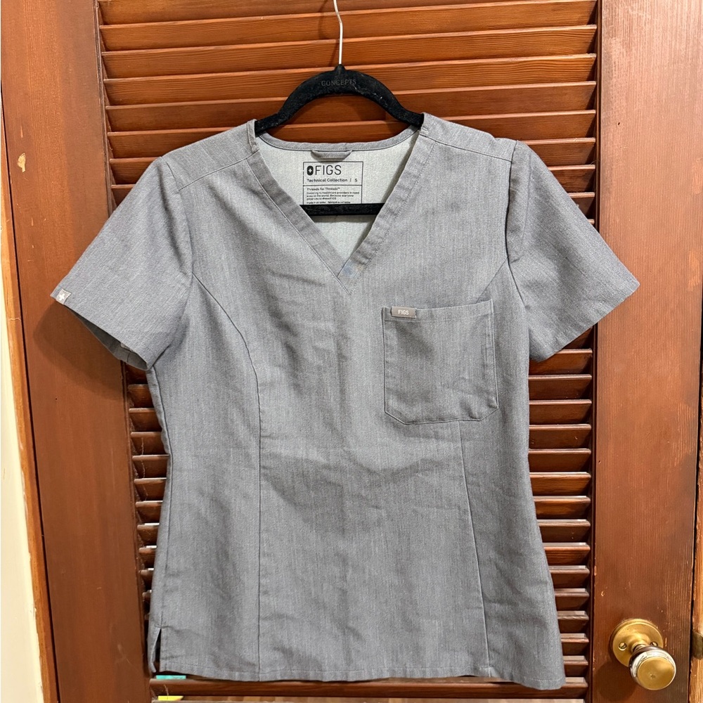Figs Women's V-Neck Gray Shirt